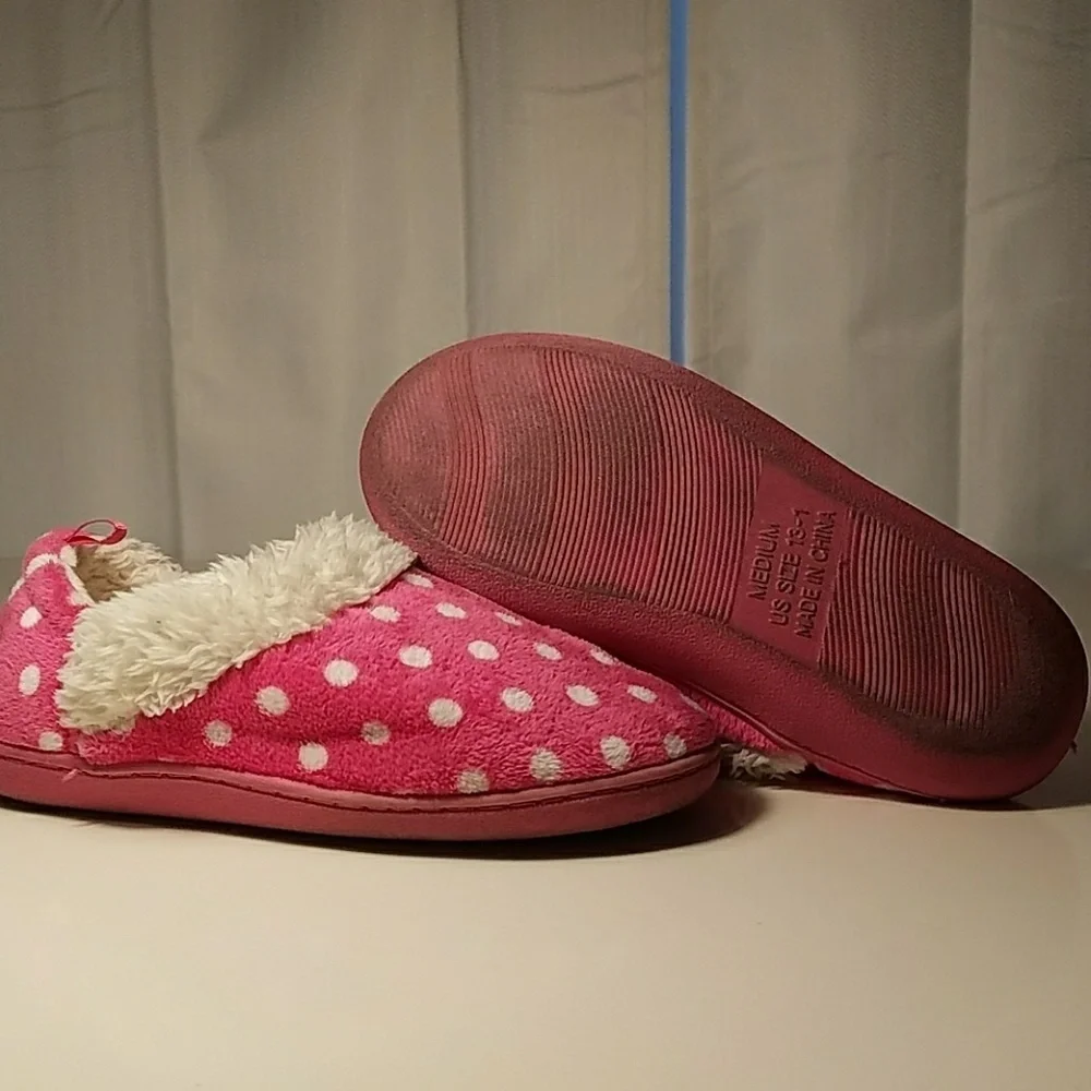 Kids size M (13-1)Fuzzy Pink & white dot Slippers